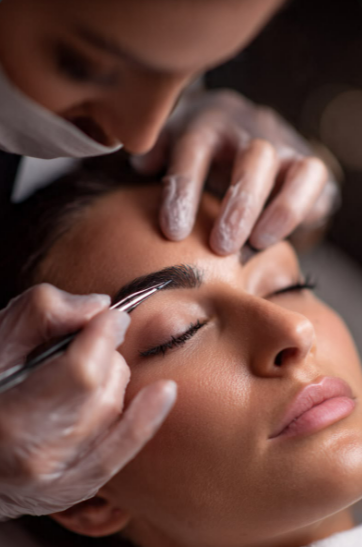 Оформление бровей в Lumi Beauty